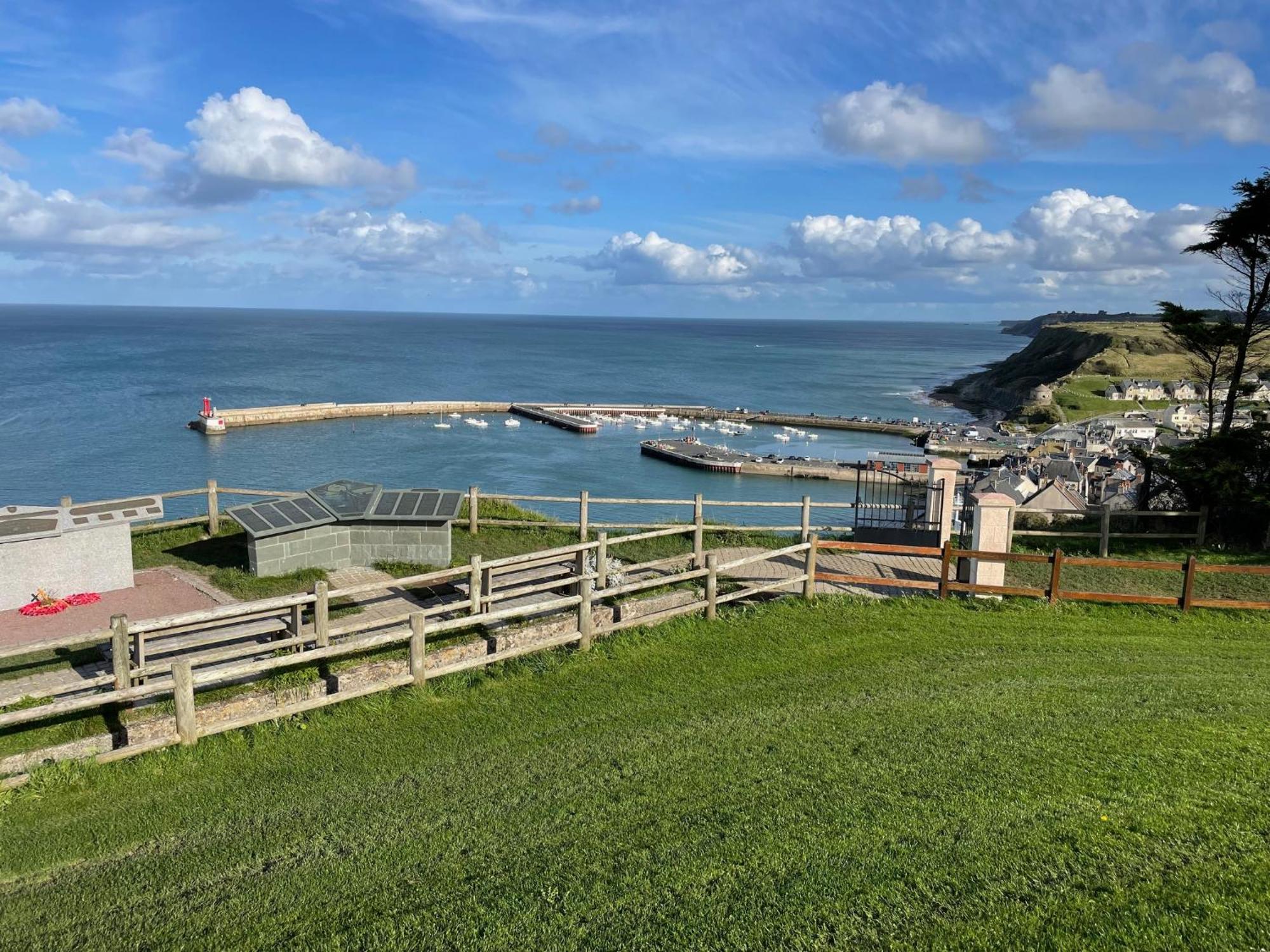 Maison Calme Et Cosy A Port-En-Bessin Pres Du Golf Et De La Mer Extérieur photo