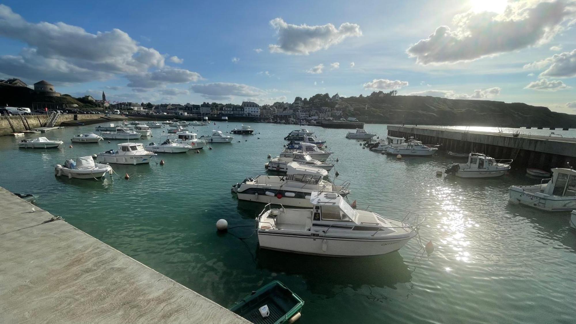 Maison Calme Et Cosy A Port-En-Bessin Pres Du Golf Et De La Mer Extérieur photo